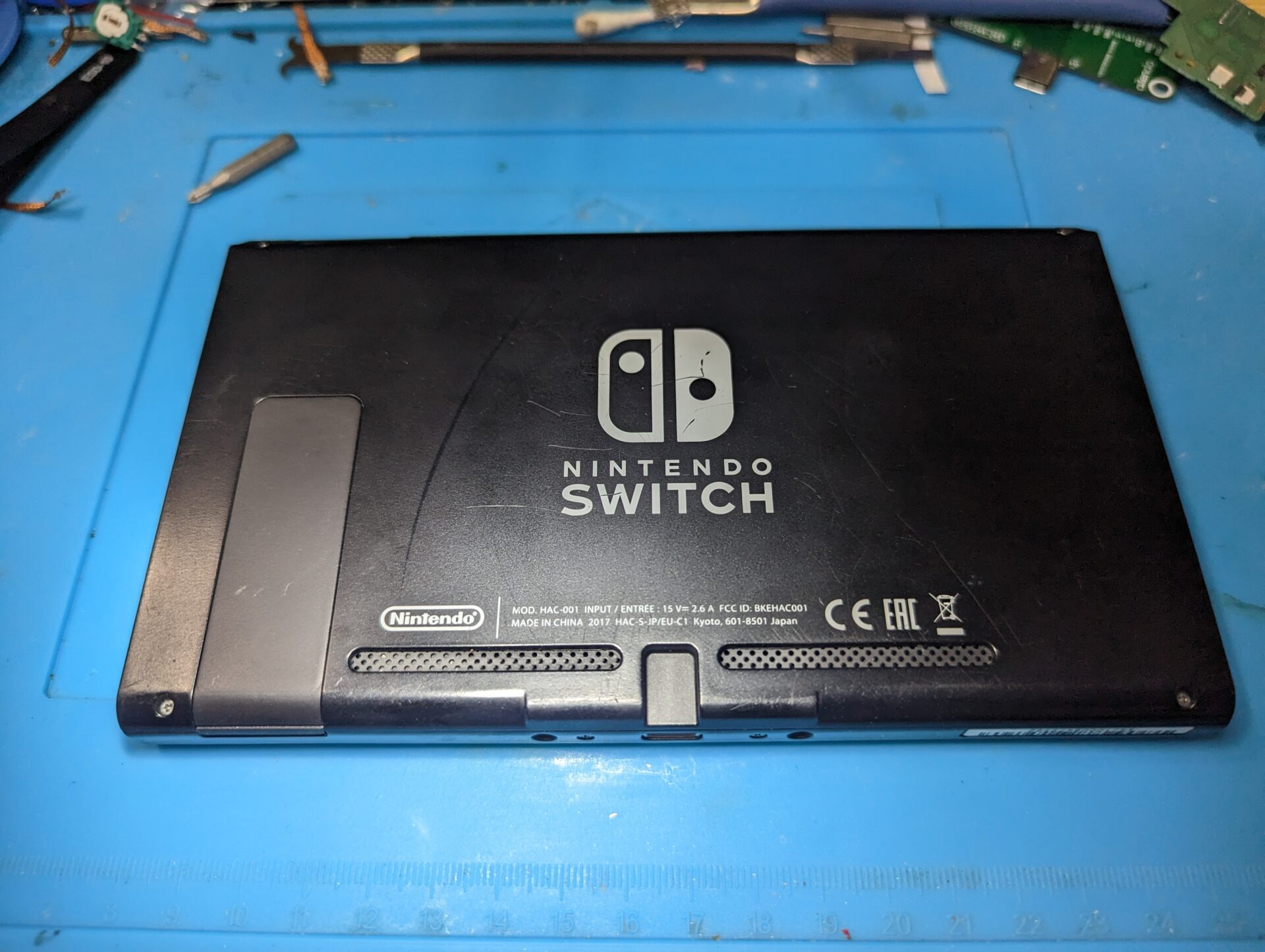 Nintendo Switch電源が入らない修理01 | 修理実績 | Earth Bound